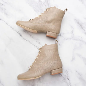 Lace Up Boots Classic