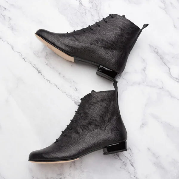 Lace Up Boots Classic